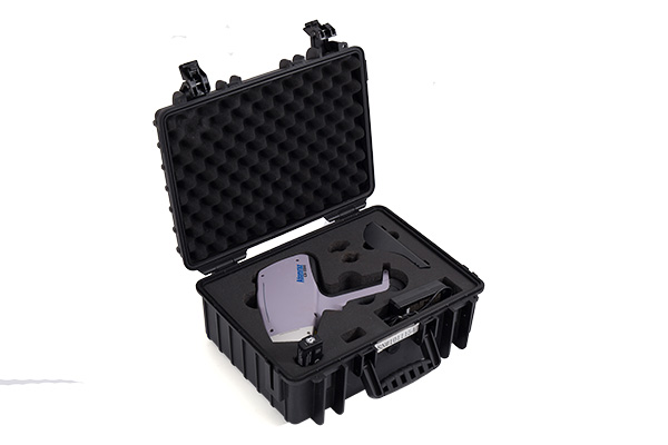 手持式光譜儀需在儀器專用箱中保存 /cxyq/20200506112714-FmPqw8Xlo_L8HHsSNAjZGEiaxeg2.jpg